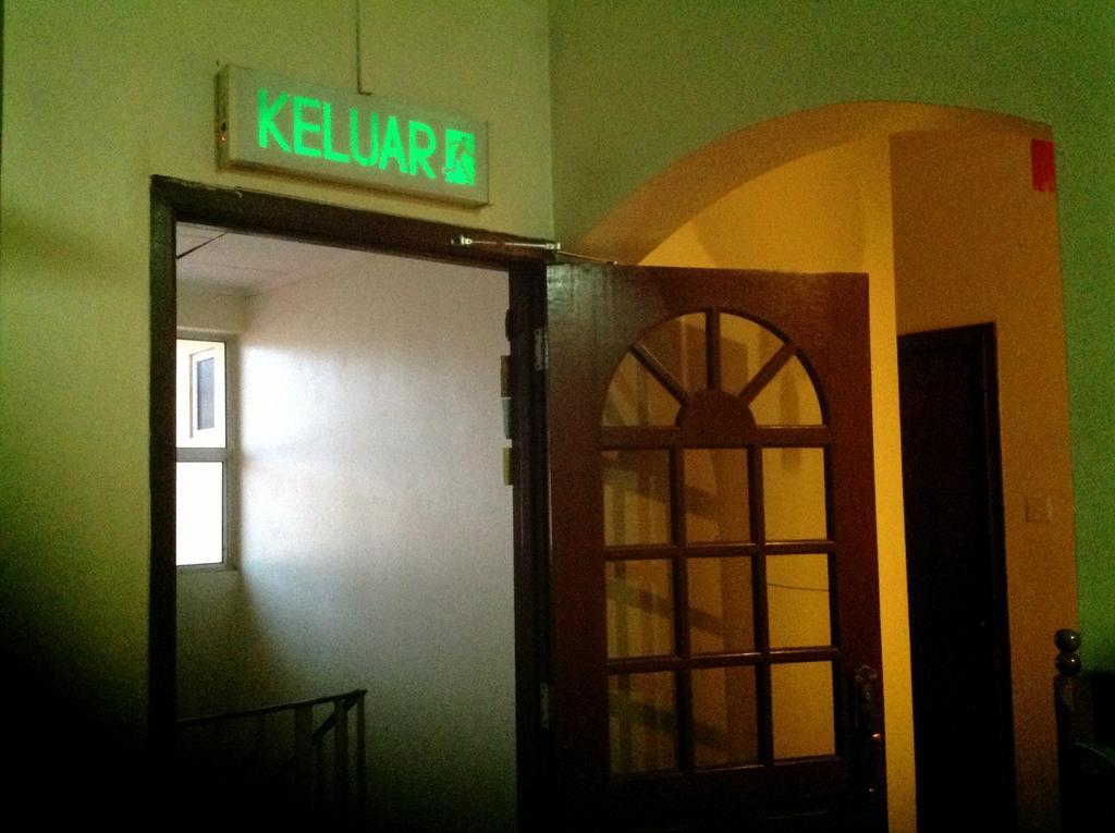 Hotel Morning Glory Kudat Esterno foto